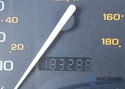 1999 Saturn Sl1 z USA, uszkodzony, nr VIN 1G8ZH5289XZ168171